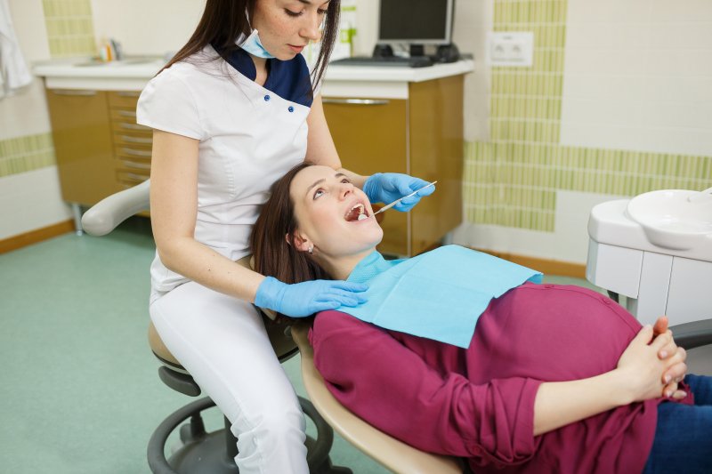 Pregnant woman at the dentist